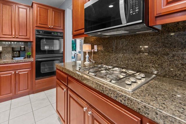 1242 Tulloch Dr, Tracy, CA 95304