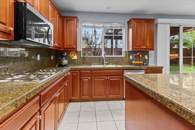 1242 Tulloch Dr, Tracy, CA 95304