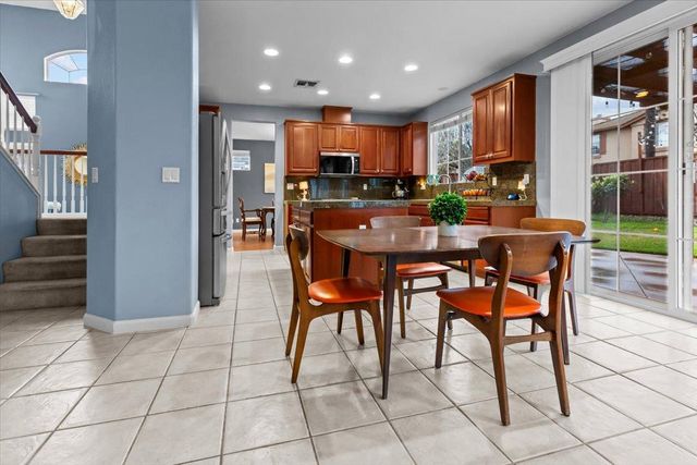 1242 Tulloch Dr, Tracy, CA 95304