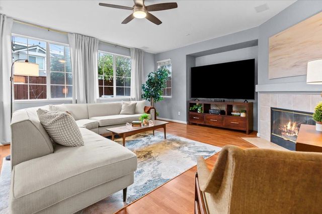 1242 Tulloch Dr, Tracy, CA 95304