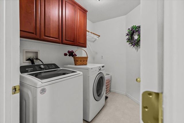 1242 Tulloch Dr, Tracy, CA 95304