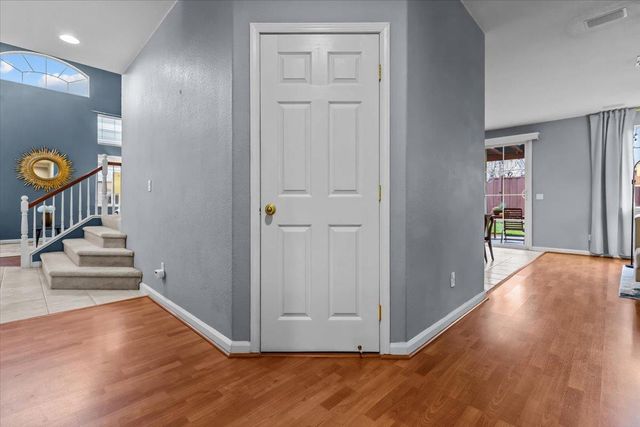 1242 Tulloch Dr, Tracy, CA 95304