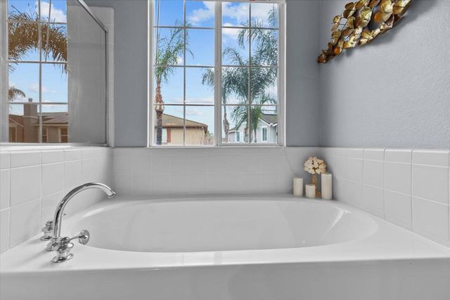 1242 Tulloch Dr, Tracy, CA 95304