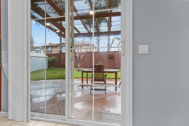 1242 Tulloch Dr, Tracy, CA 95304