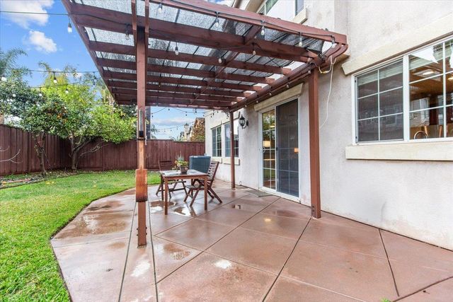 1242 Tulloch Dr, Tracy, CA 95304