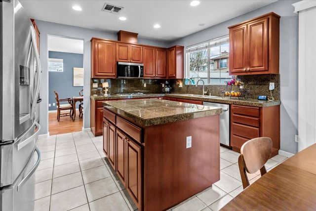 1242 Tulloch Dr, Tracy, CA 95304