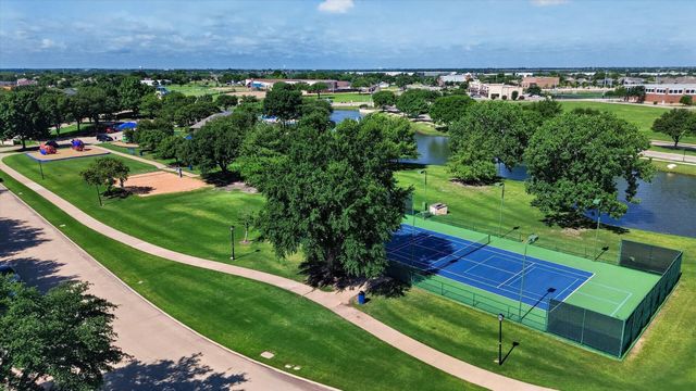9506 Garrett Drive, Rowlett, TX 75089