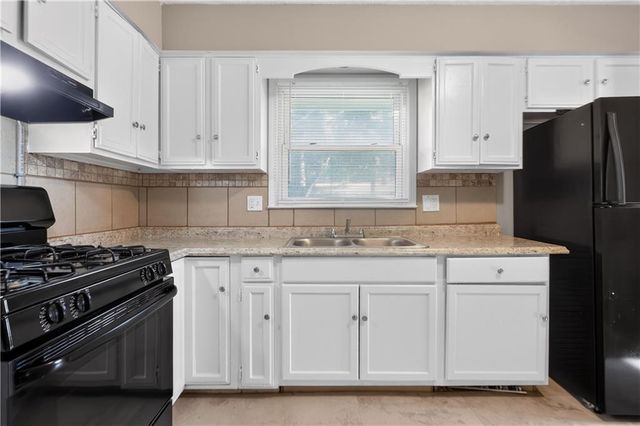 8608 E 58th Street, Kansas City, MO 64129