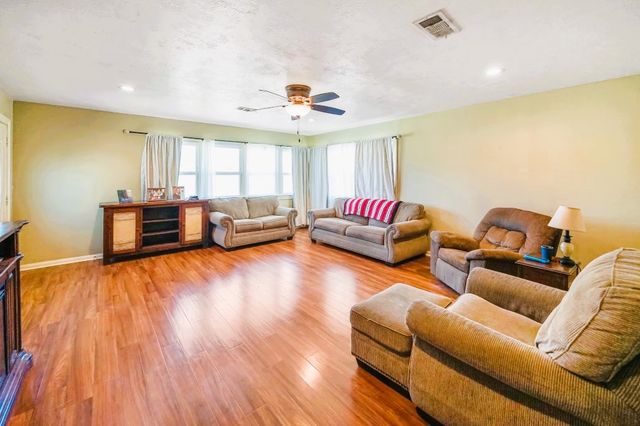 9596 West Us Highway 79, Hearne, TX 77859