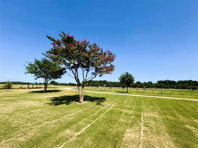 9596 West Us Highway 79, Hearne, TX 77859