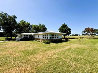 9596 West Us Highway 79, Hearne, TX 77859