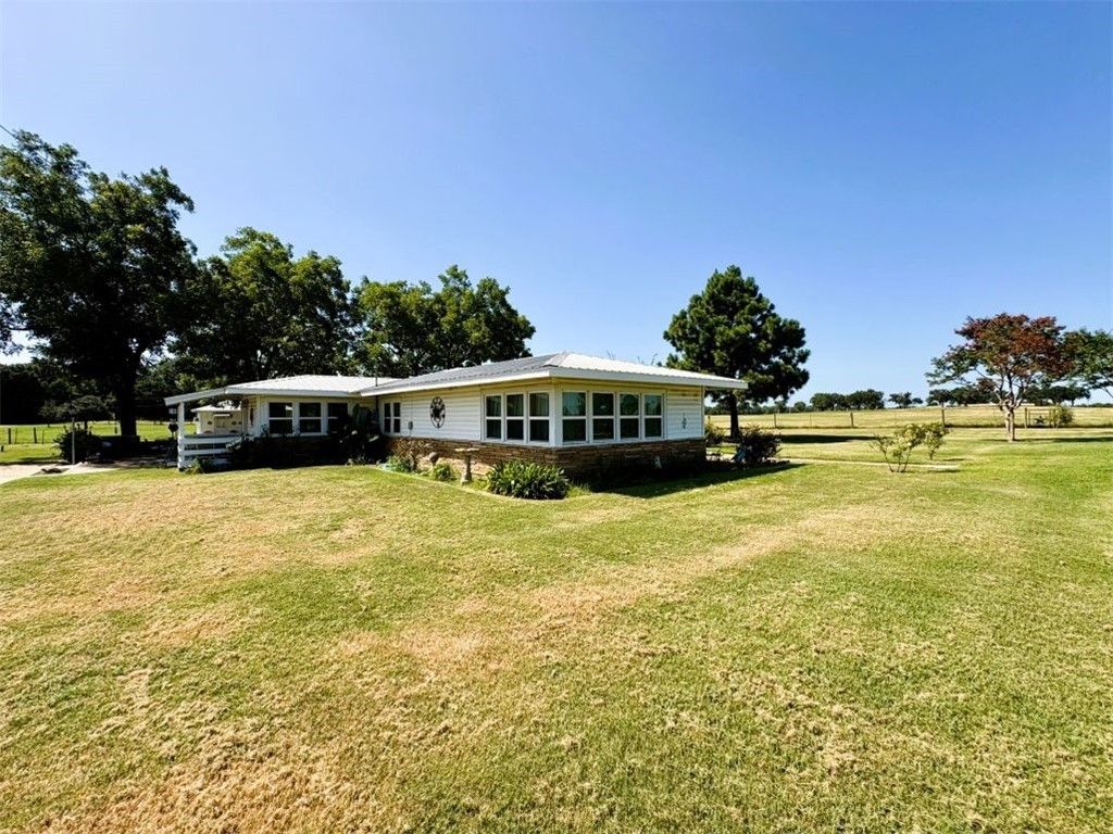 9596 West Us Highway 79, Hearne, TX 77859