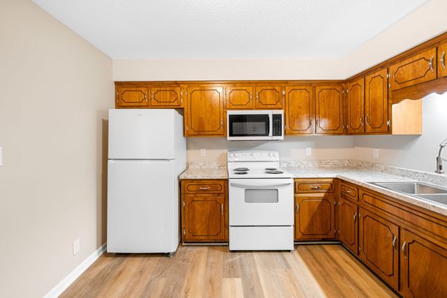 481 Martha Ln Apt D, Clarksville, TN 37043