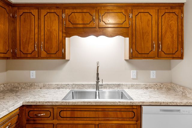 481 Martha Ln Apt D, Clarksville, TN 37043