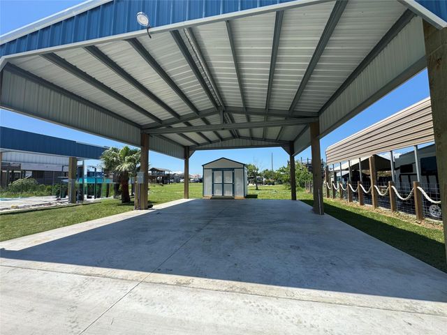 147 N Mae Circle, Crystal Beach, TX 77650
