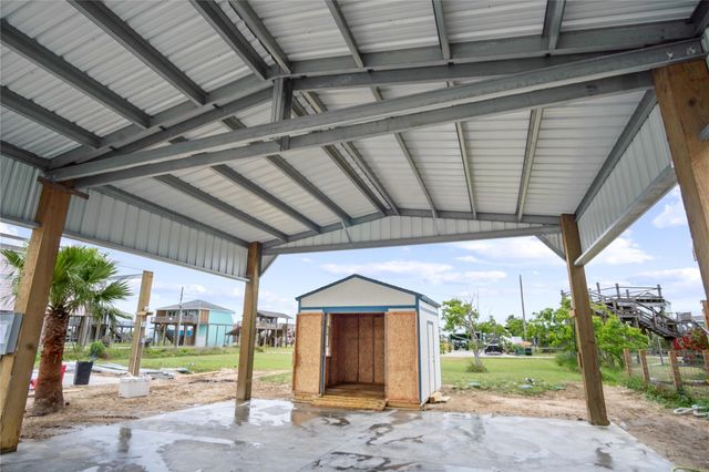 147 N Mae Circle, Crystal Beach, TX 77650