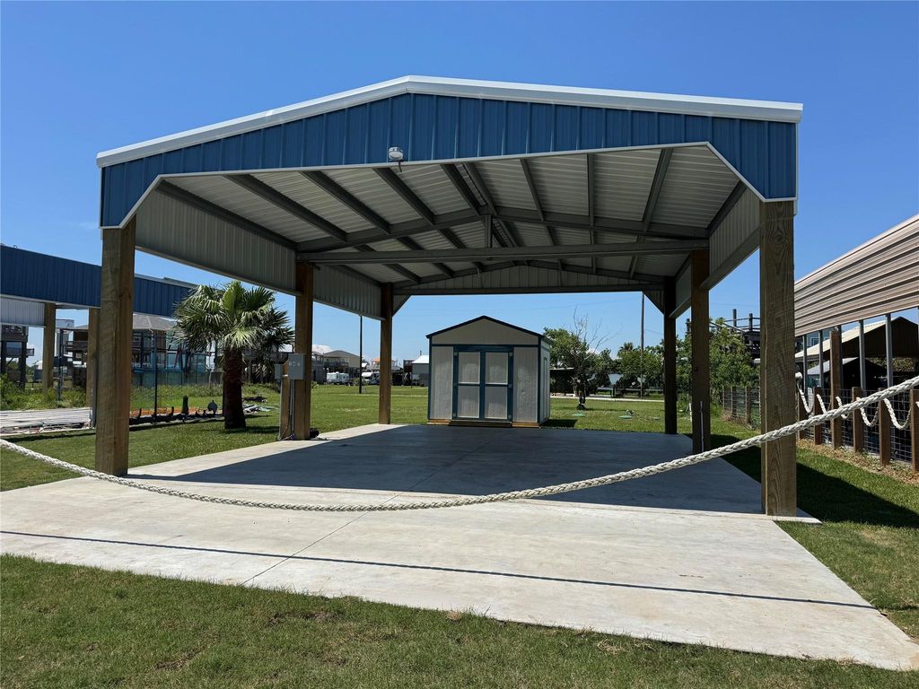 147 N Mae Circle, Crystal Beach, TX 77650