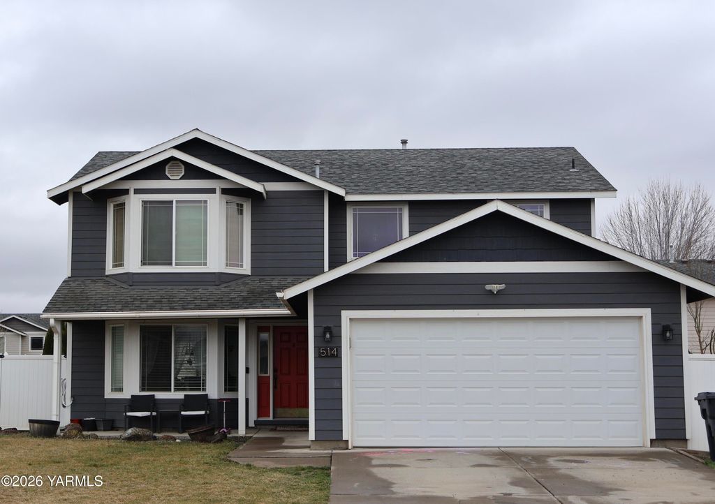 514 Cascade Ave, Moxee, WA 98936