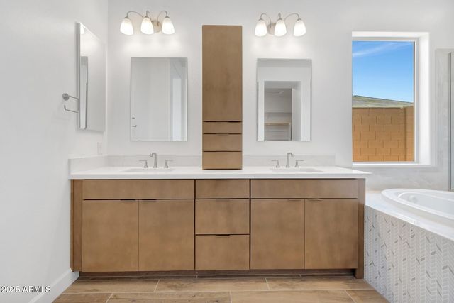 1032 W J WALTZ Way, Apache Junction, AZ 85120