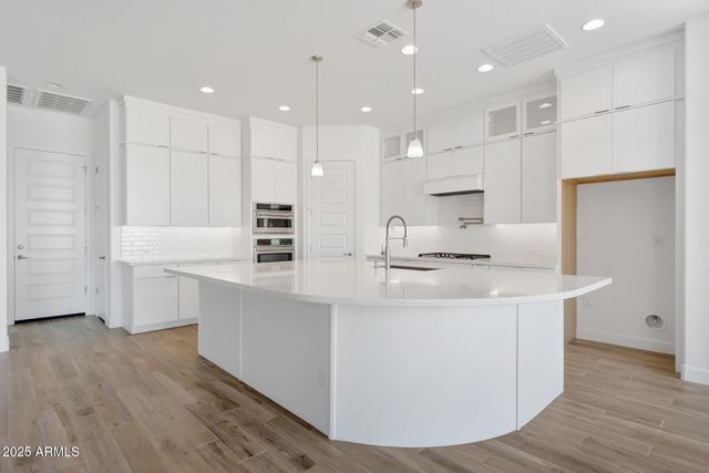 1032 W J WALTZ Way, Apache Junction, AZ 85120