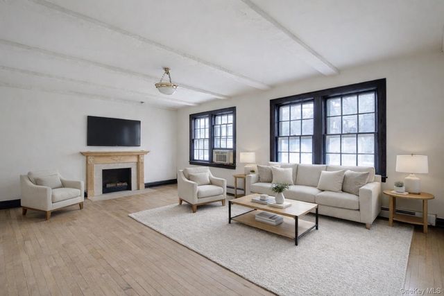 1613 Northern Boulevard, Roslyn, NY 11576