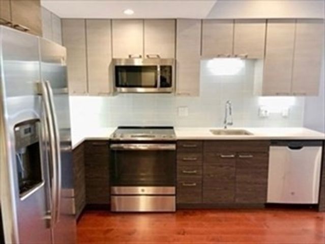 1699 Massachusetts Ave 202, Cambridge, MA 02138