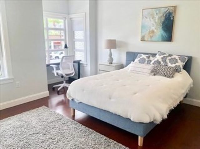 1699 Massachusetts Ave 202, Cambridge, MA 02138