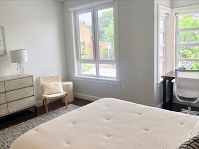 1699 Massachusetts Ave 202, Cambridge, MA 02138