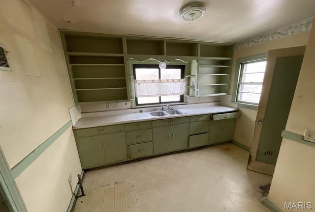 1127 Putnam Street, Alton, IL 62002