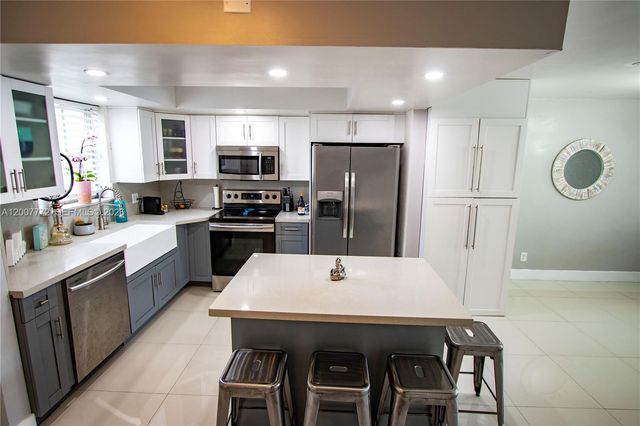 2117 NE 123rd St, North Miami, FL 33181