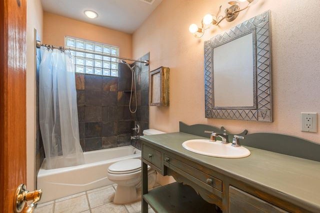 100 Camino Rayo Del Sol, Corrales, NM 87048