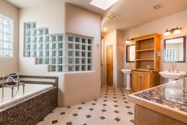 100 Camino Rayo Del Sol, Corrales, NM 87048