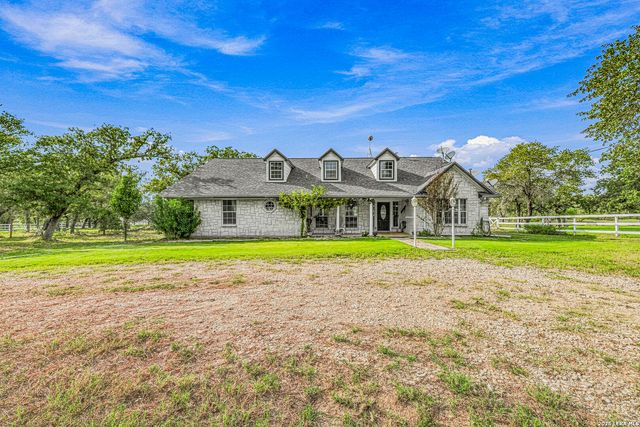 837 Paddy, Floresville, TX 78114
