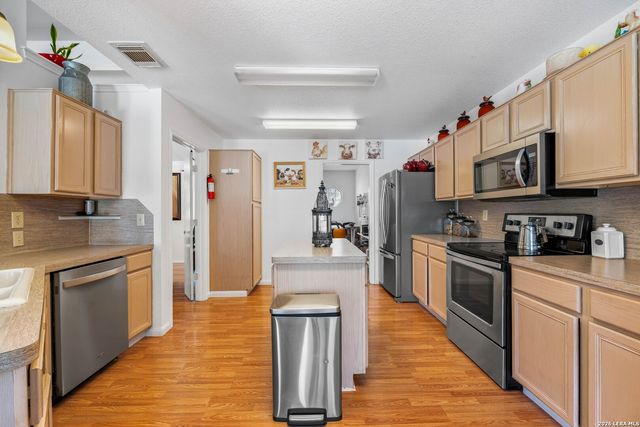837 Paddy, Floresville, TX 78114