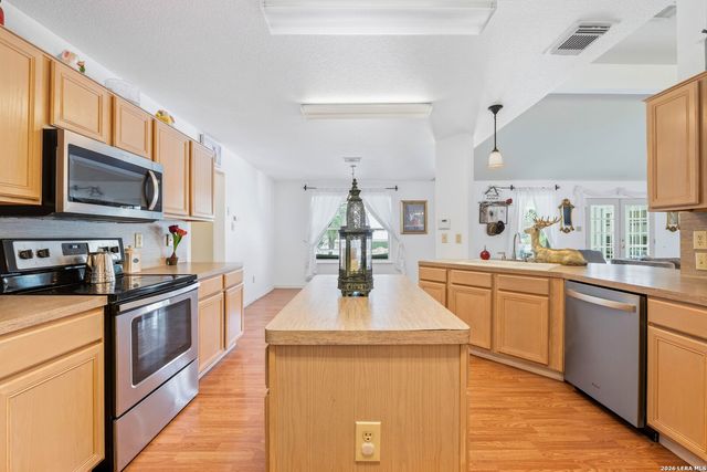 837 Paddy, Floresville, TX 78114