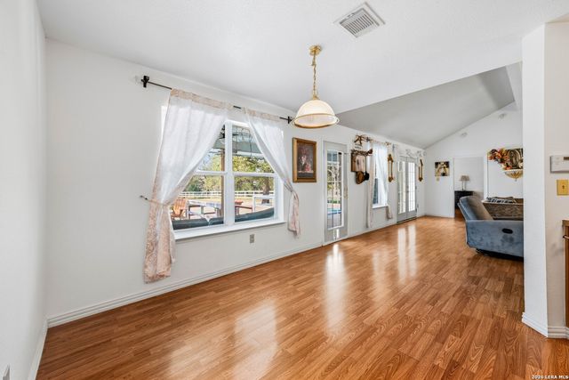 837 Paddy, Floresville, TX 78114
