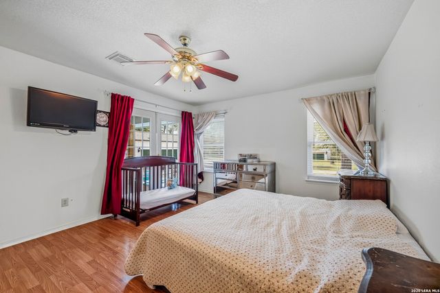 837 Paddy, Floresville, TX 78114