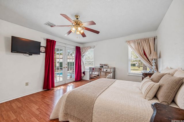 837 Paddy, Floresville, TX 78114
