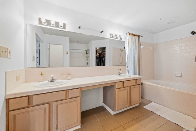 837 Paddy, Floresville, TX 78114