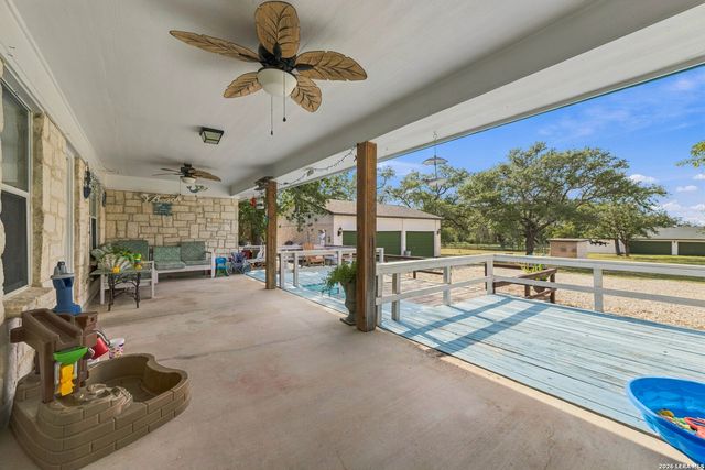 837 Paddy, Floresville, TX 78114