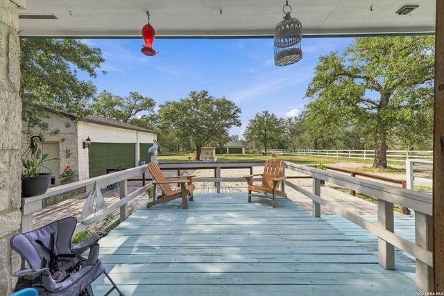 837 Paddy, Floresville, TX 78114