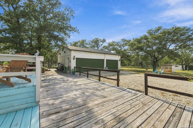837 Paddy, Floresville, TX 78114