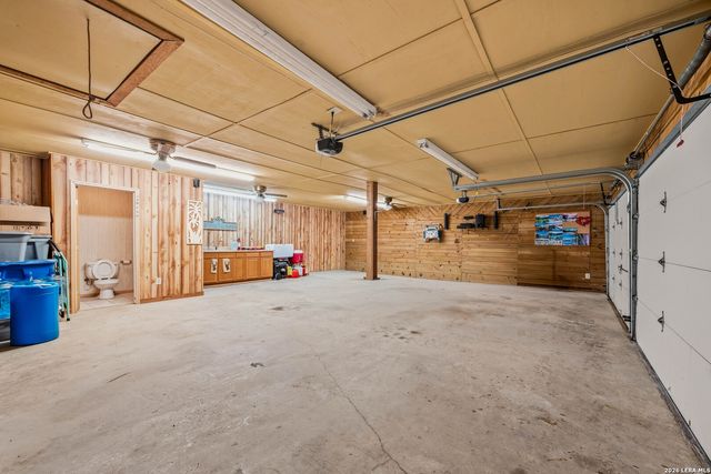 837 Paddy, Floresville, TX 78114