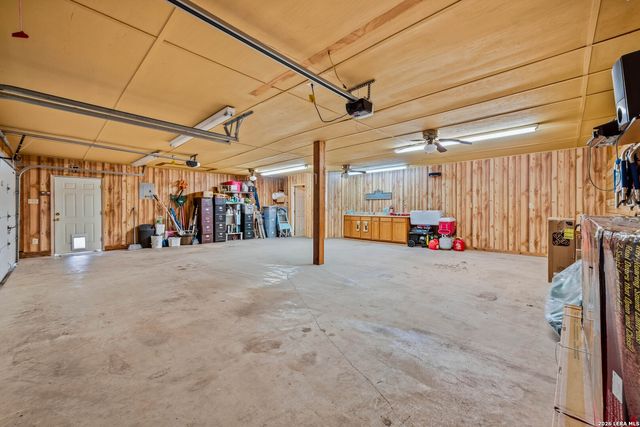 837 Paddy, Floresville, TX 78114