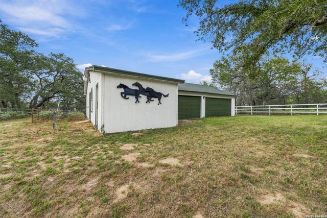 837 Paddy, Floresville, TX 78114