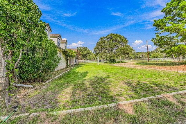 837 Paddy, Floresville, TX 78114