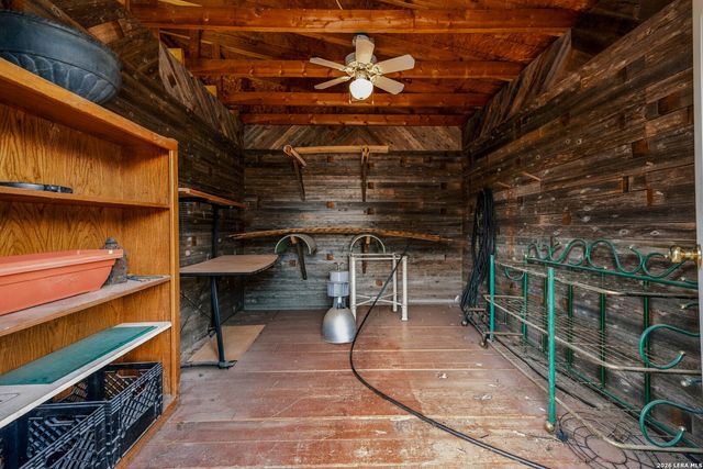 837 Paddy, Floresville, TX 78114