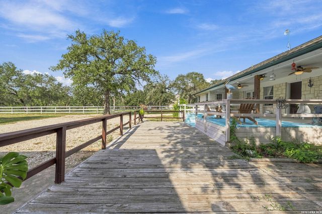 837 Paddy, Floresville, TX 78114