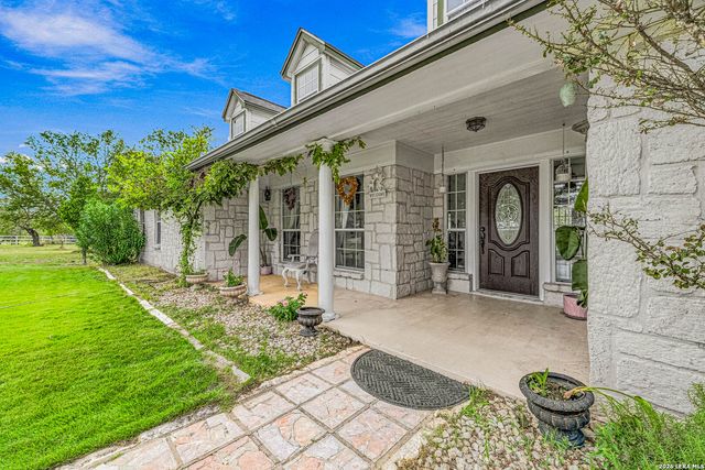 837 Paddy, Floresville, TX 78114