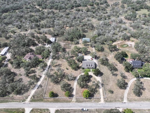 837 Paddy, Floresville, TX 78114